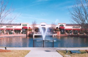 NorthCross, businesses surrounding a fountain