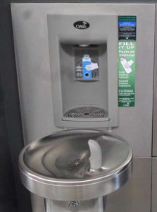 Fountain with water bottle filling option